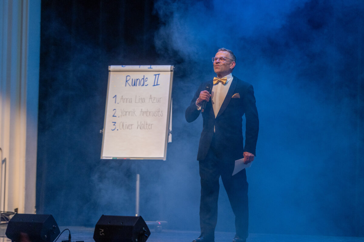 Moderator Manfred Manger